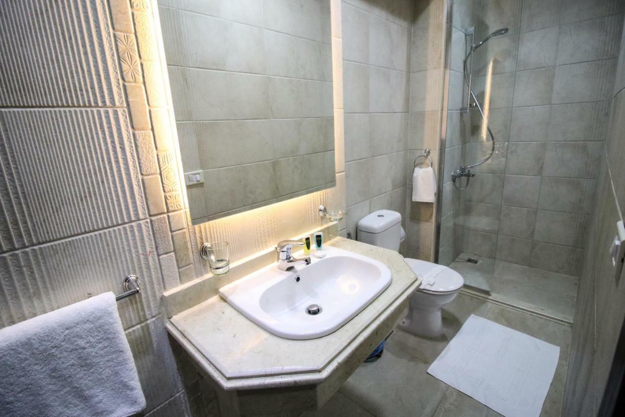 Miramar Talaat Harb Square Hotel Кайро Екстериор снимка