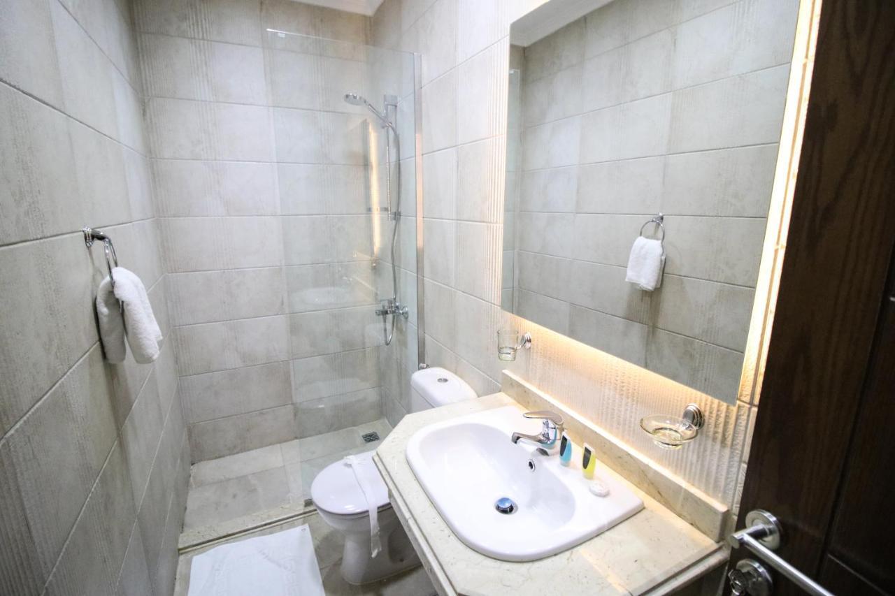 Miramar Talaat Harb Square Hotel Кайро Екстериор снимка