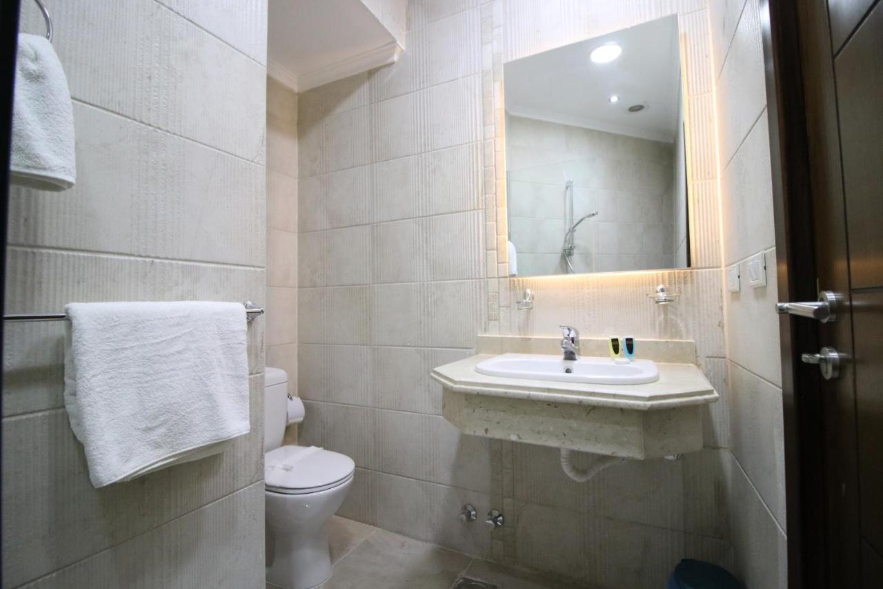 Miramar Talaat Harb Square Hotel Кайро Екстериор снимка
